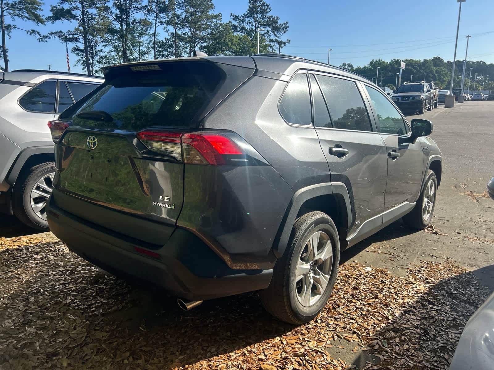 2021 Toyota RAV4 Hybrid LE photo 3