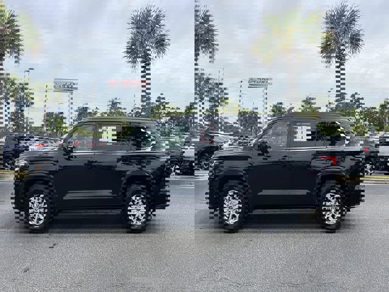 2024 Toyota Sequoia SR5 photo 6