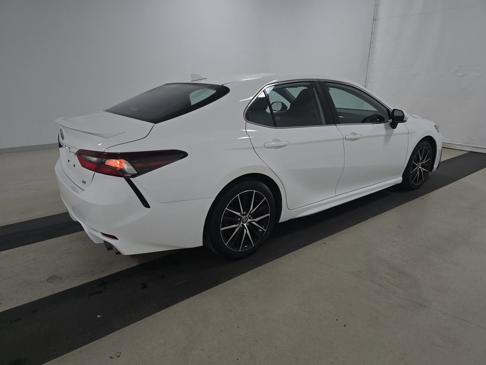2023 Toyota Camry SE photo 5