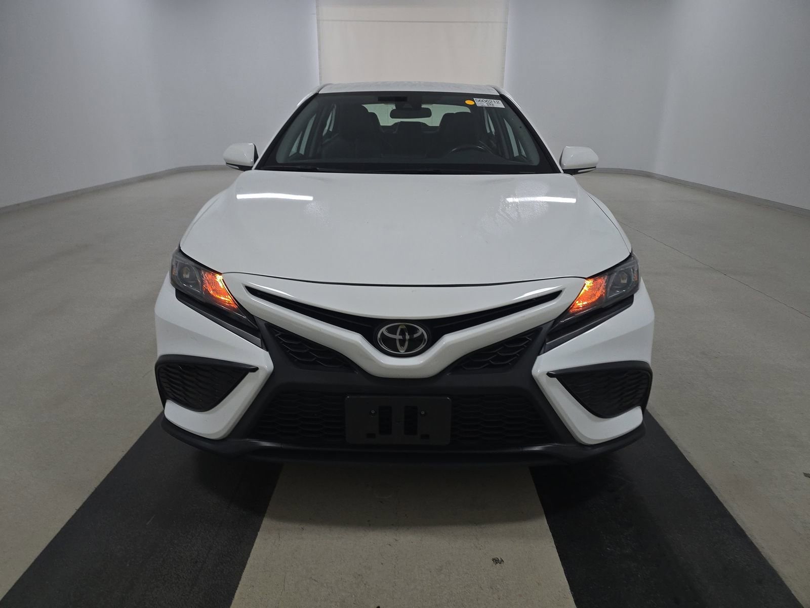 2023 Toyota Camry SE photo 2