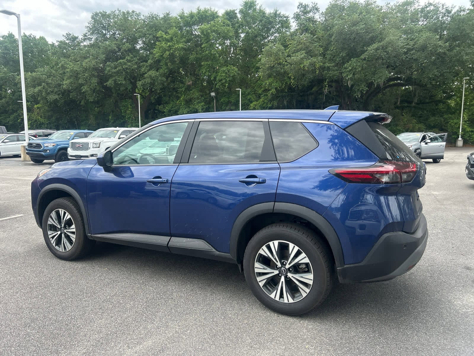 2023 Nissan Rogue SV photo 2