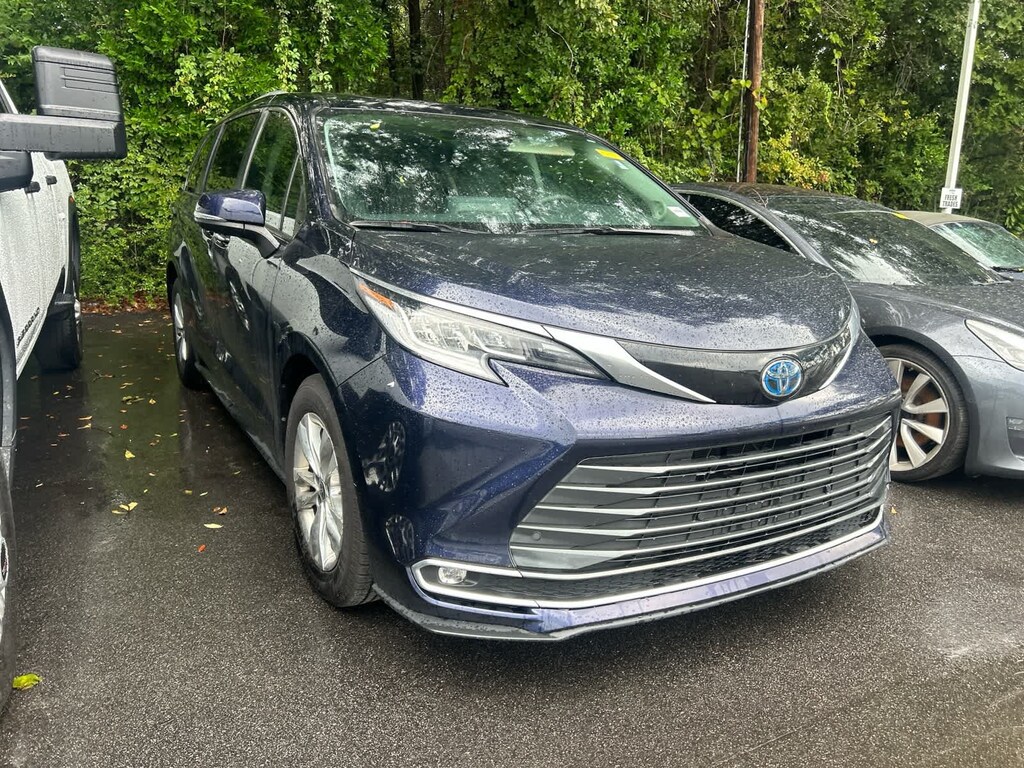 Certified 2023 Toyota Sienna Limited Minivan