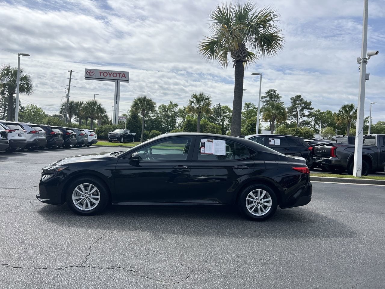 2025 Toyota Camry LE photo 6