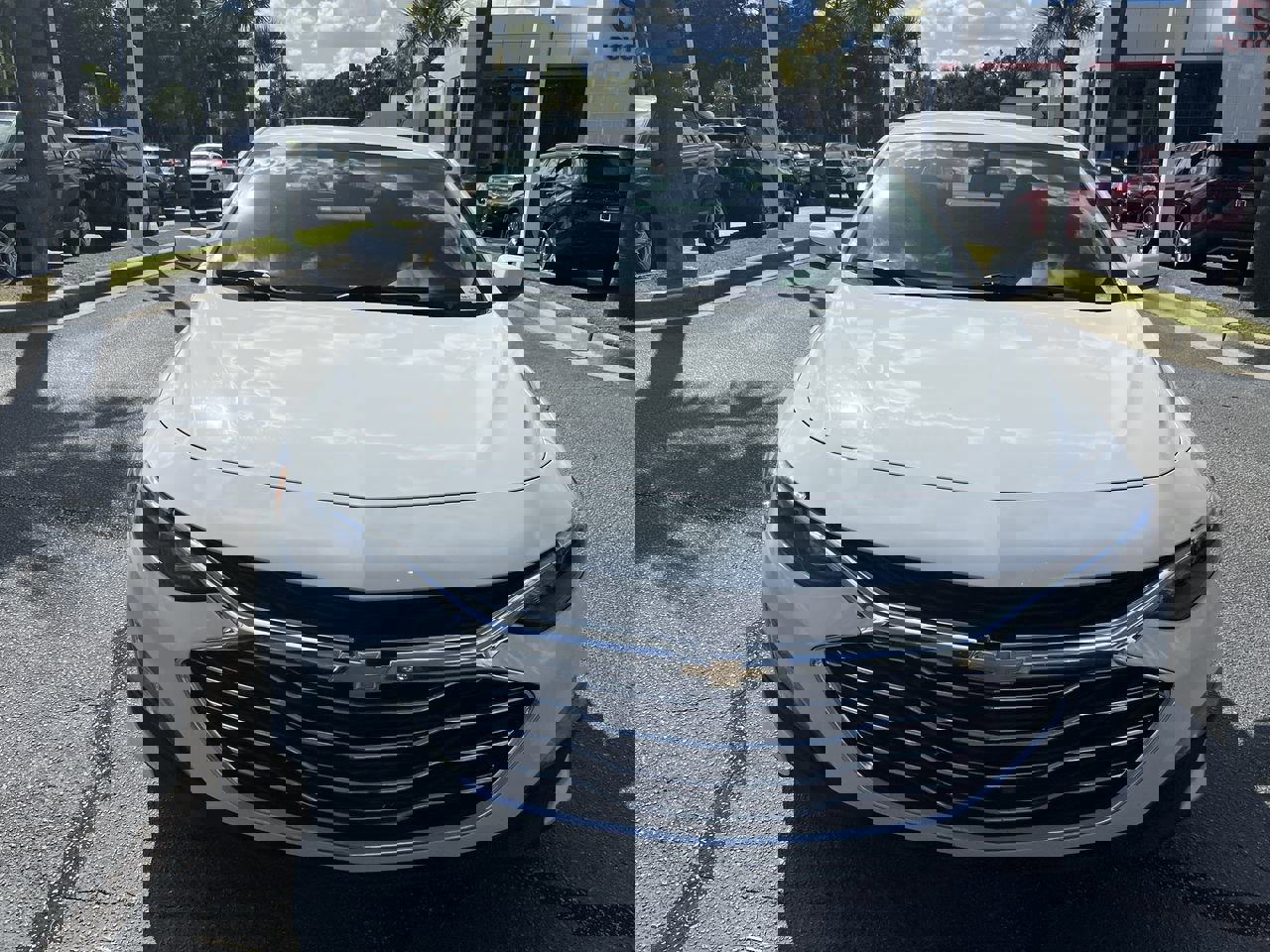 2023 Chevrolet Malibu 1LT photo 2