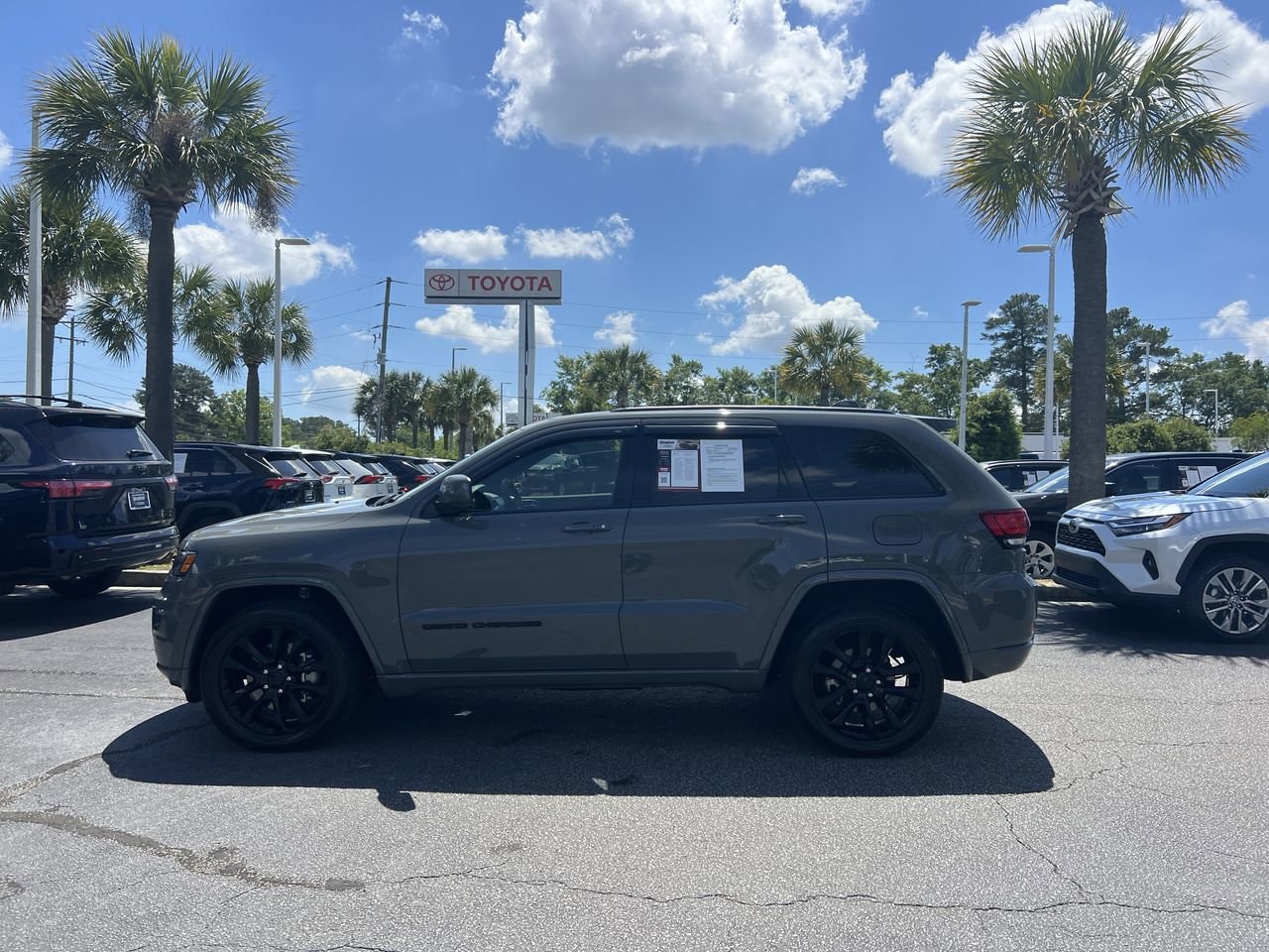 2021 Jeep Grand Cherokee Laredo X photo 6