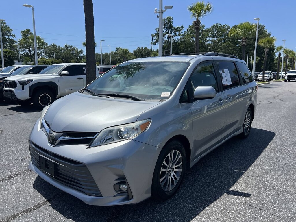 Used 2018 Toyota Sienna XLE Auto Access Seat Minivan