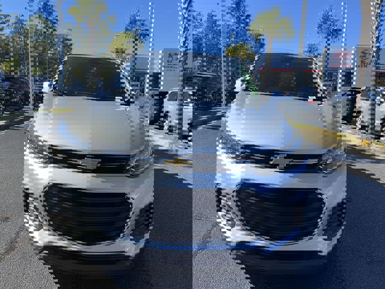 2019 Chevrolet Trax LS photo 2