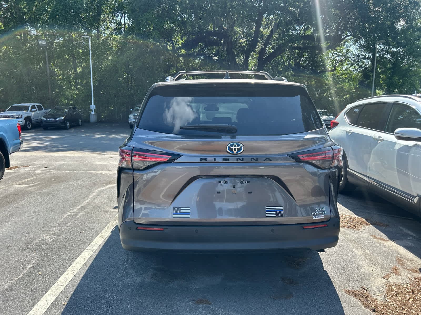 2022 Toyota Sienna XLE photo 3