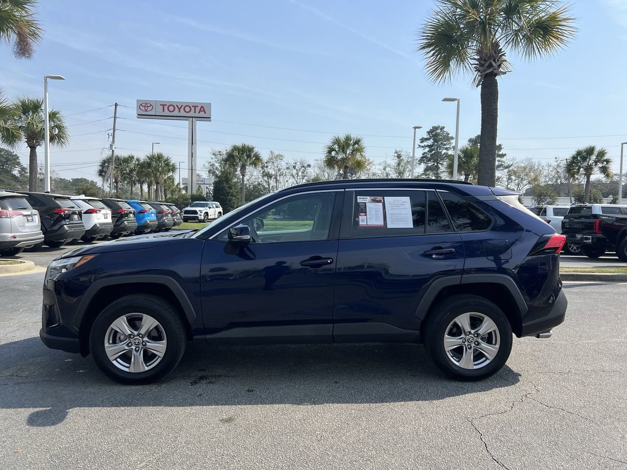 2022 Toyota RAV4 XLE photo 6