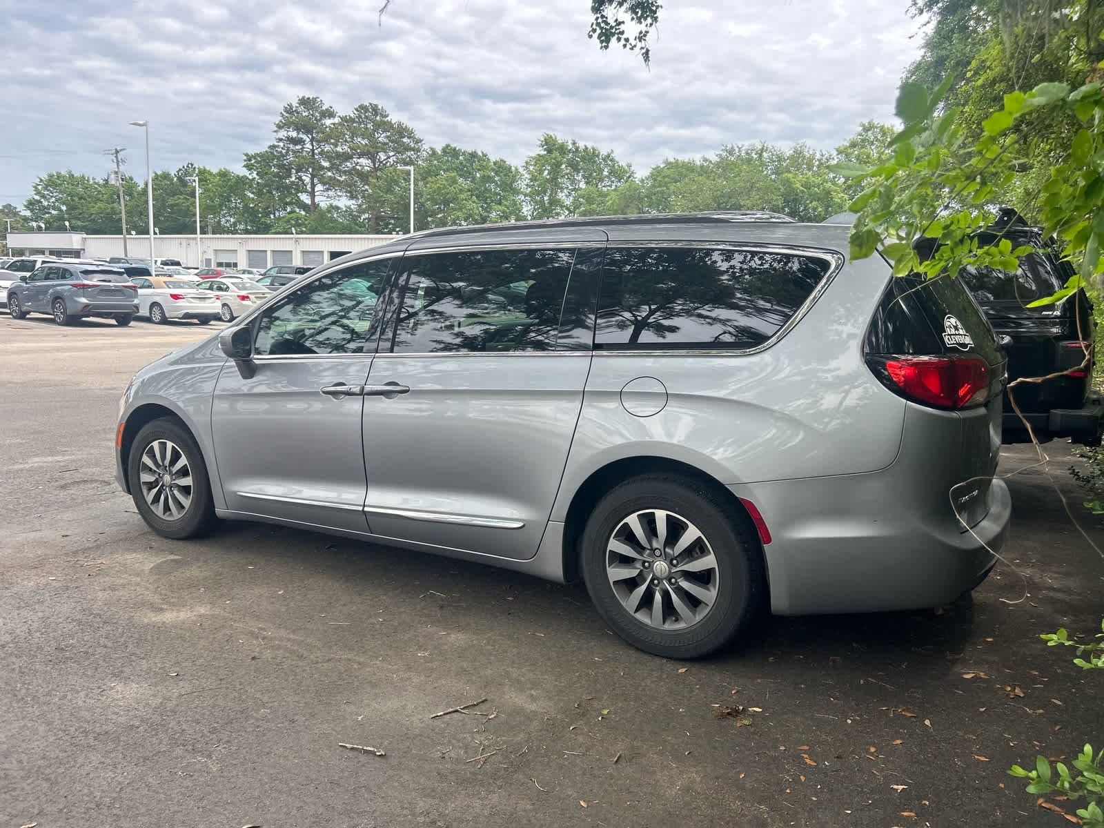 2019 Chrysler Pacifica Touring L Plus photo 2