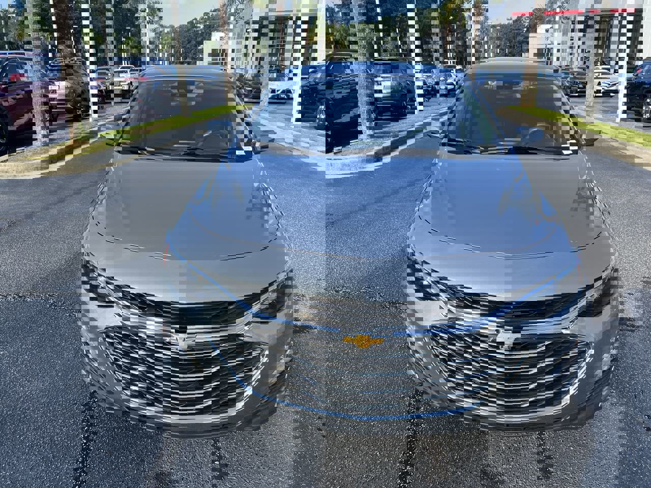 2023 Chevrolet Malibu 1LT photo 2
