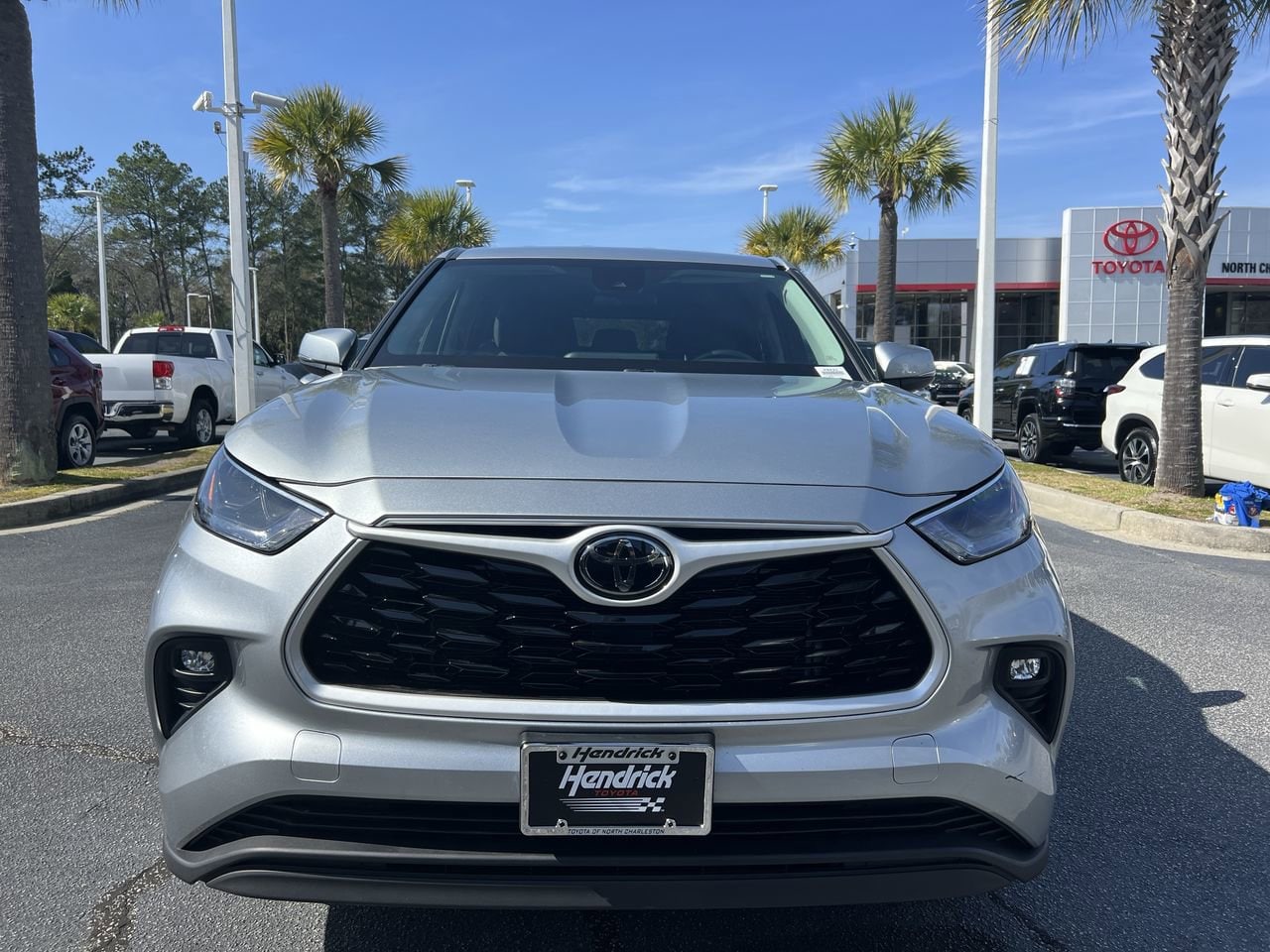 2024 Toyota Highlander LE photo 2