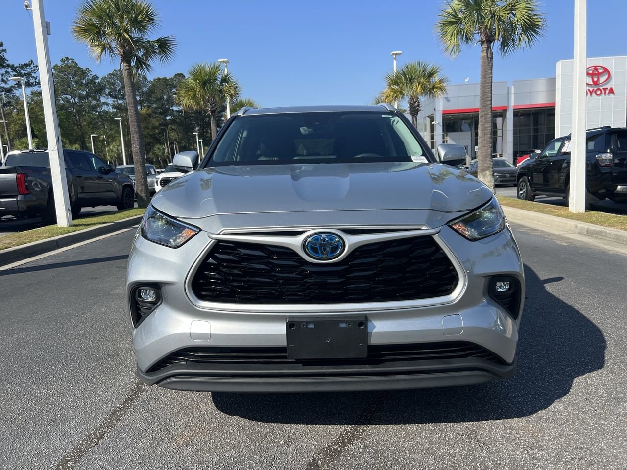 2022 Toyota Highlander Hybrid XLE photo 2
