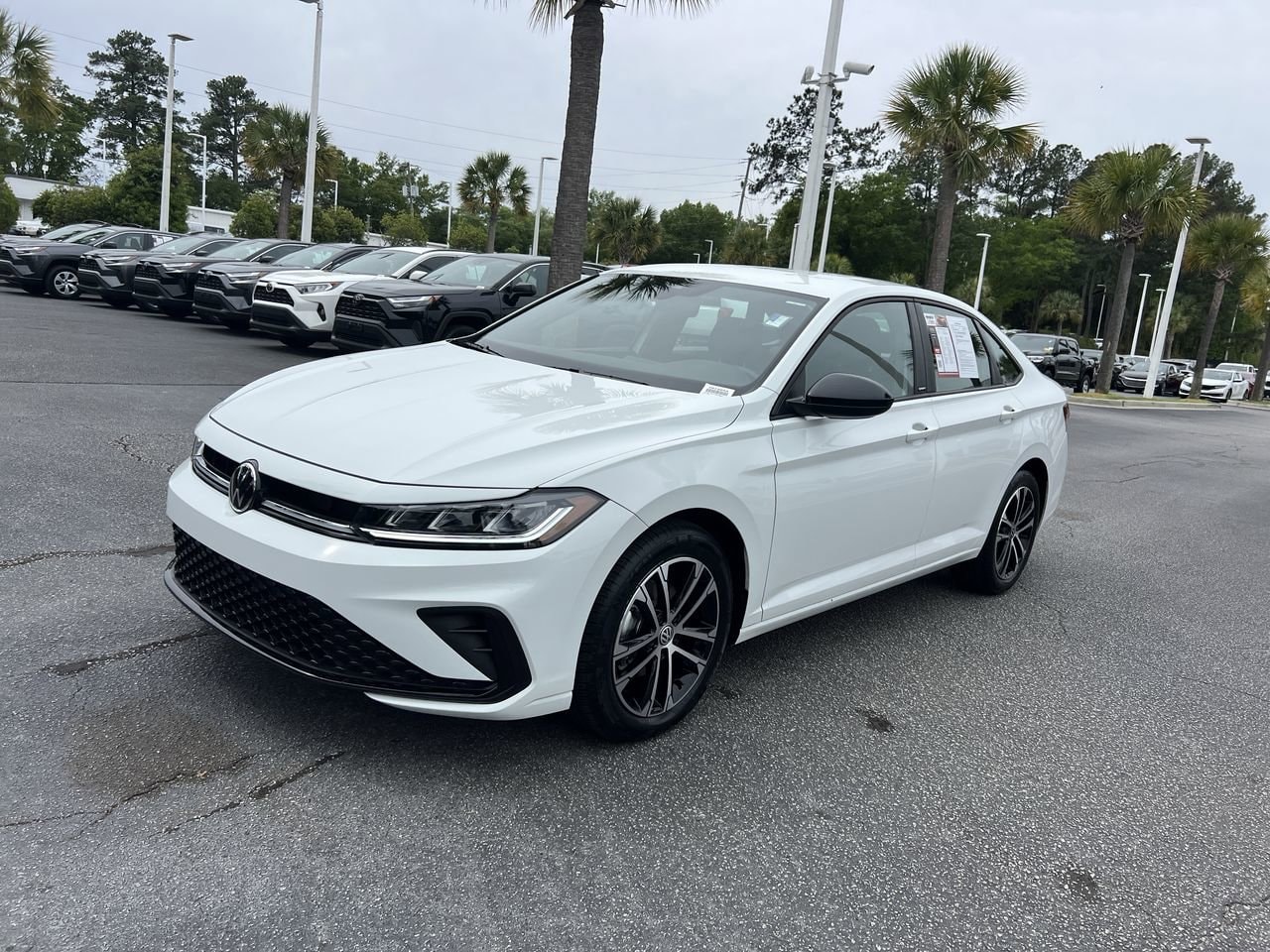 2025 Volkswagen Jetta Sport photo 4