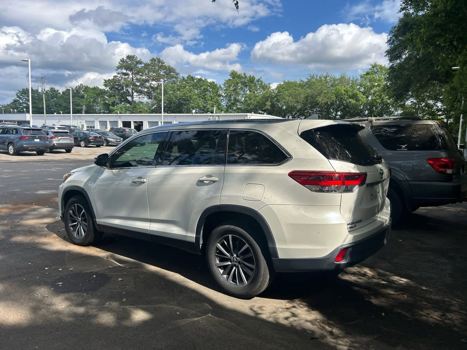 2019 Toyota Highlander XLE photo 2