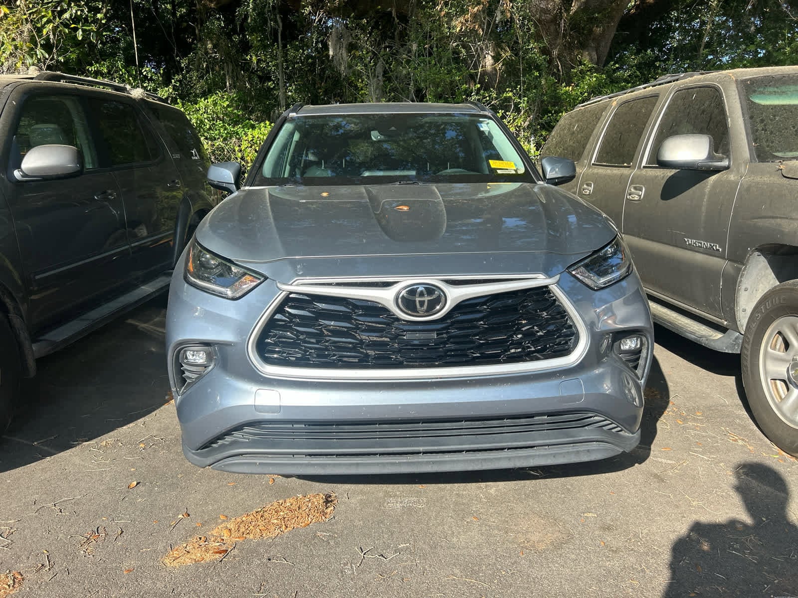 2021 Toyota Highlander XLE photo 2