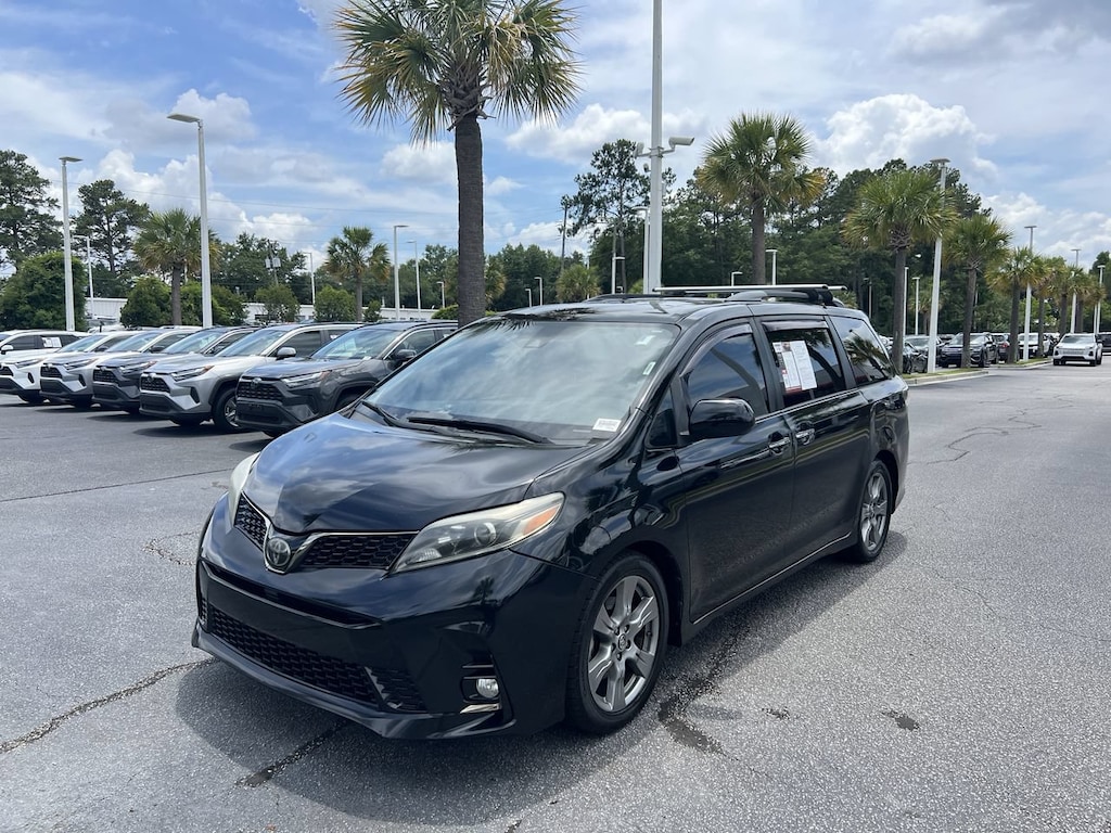 Used 2018 Toyota Sienna SE Premium Minivan