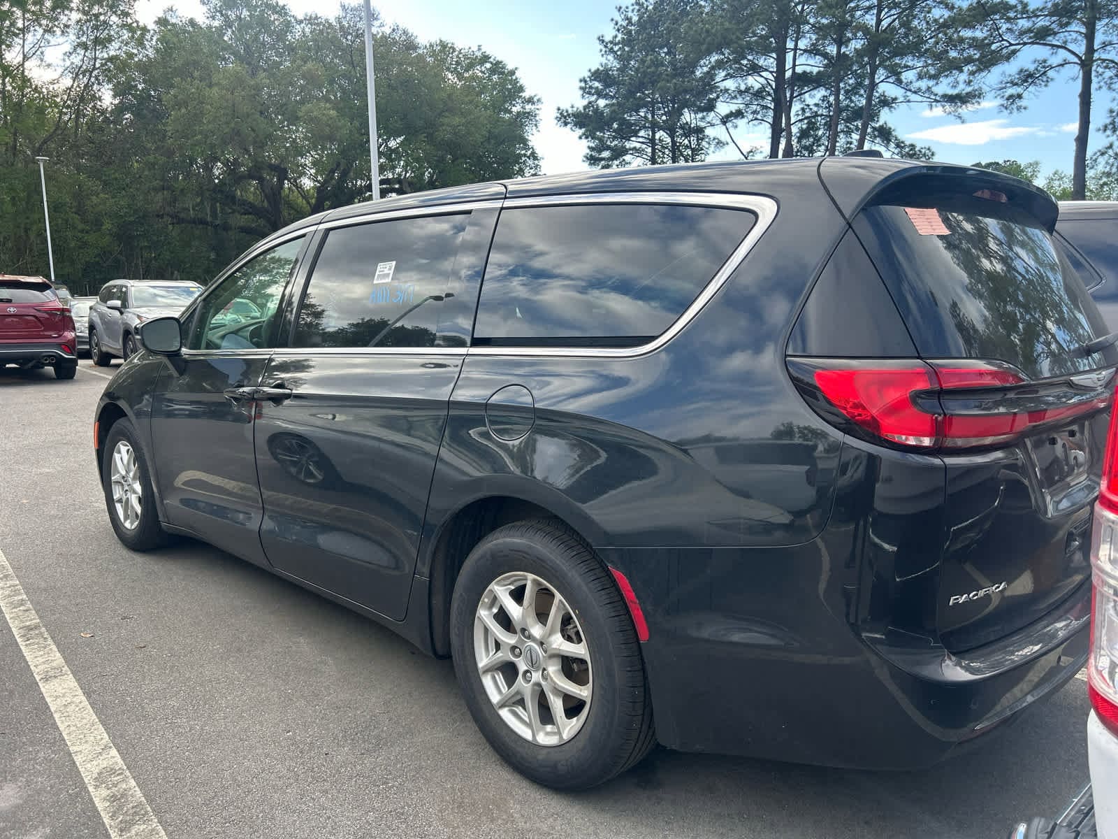 2023 Chrysler Pacifica Touring L photo 2