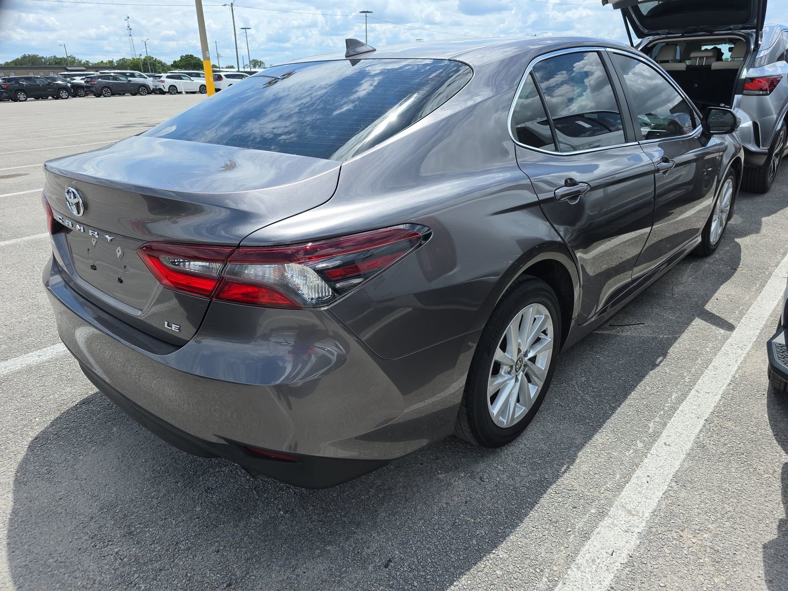 2023 Toyota Camry LE photo 4