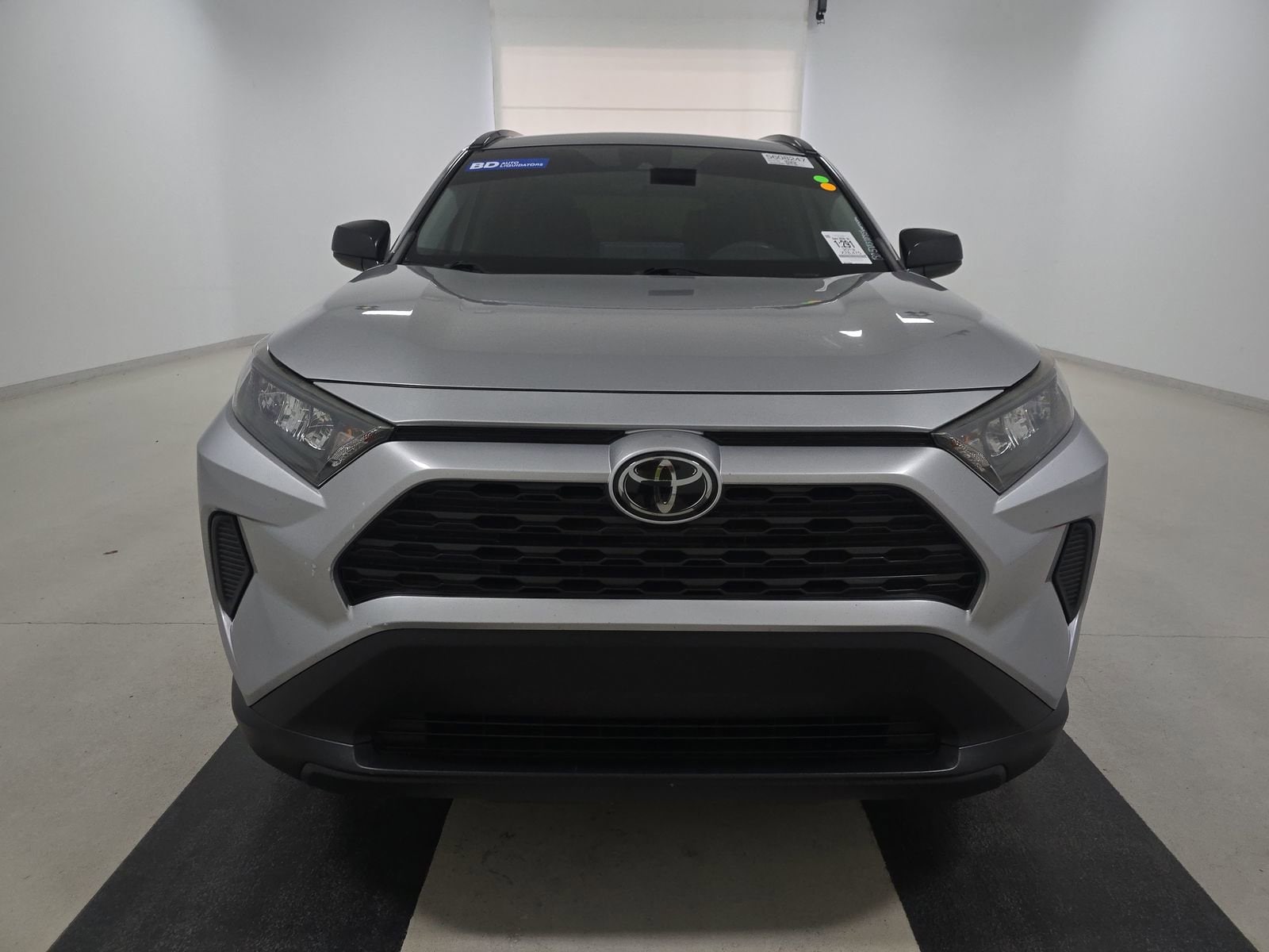 2019 Toyota RAV4 LE photo 2