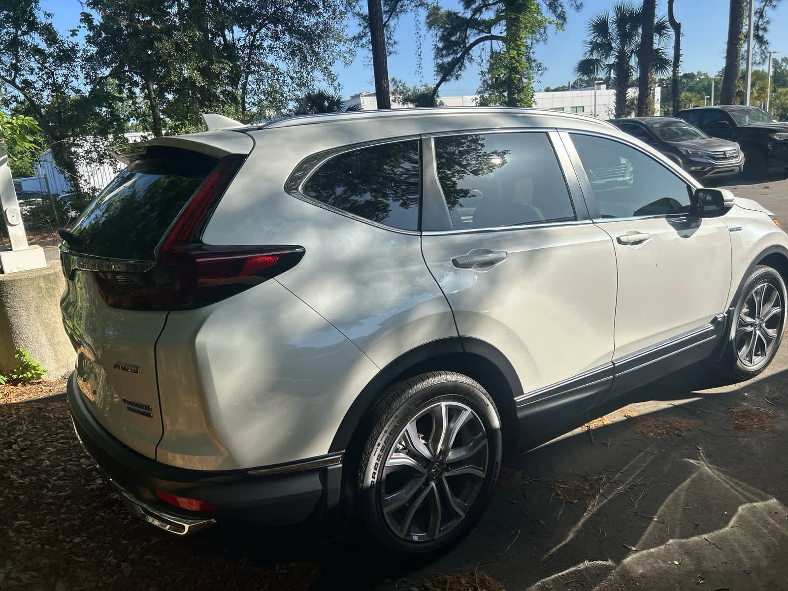 2022 Honda CR-V Hybrid Touring photo 5