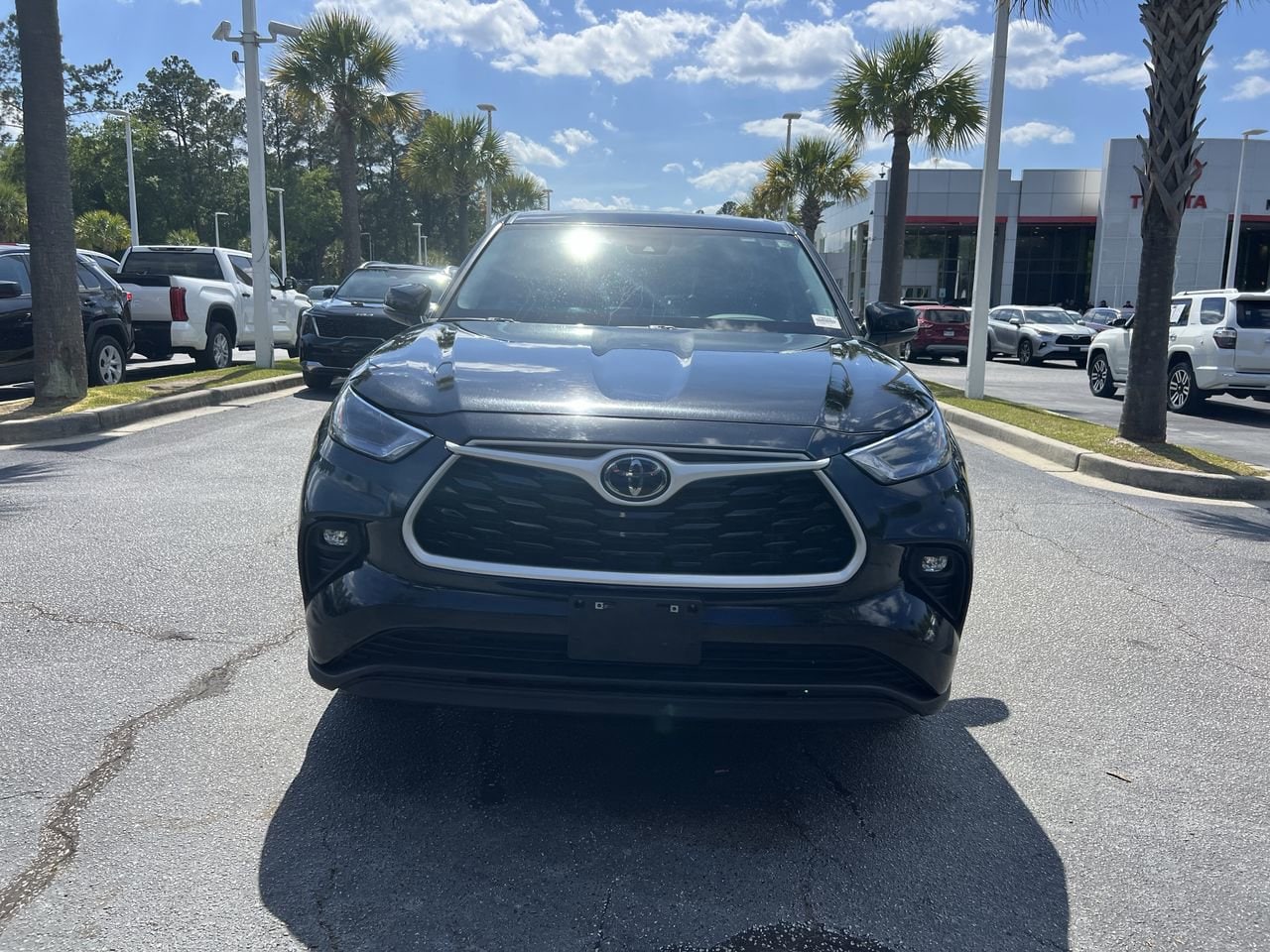 2024 Toyota Highlander LE photo 2