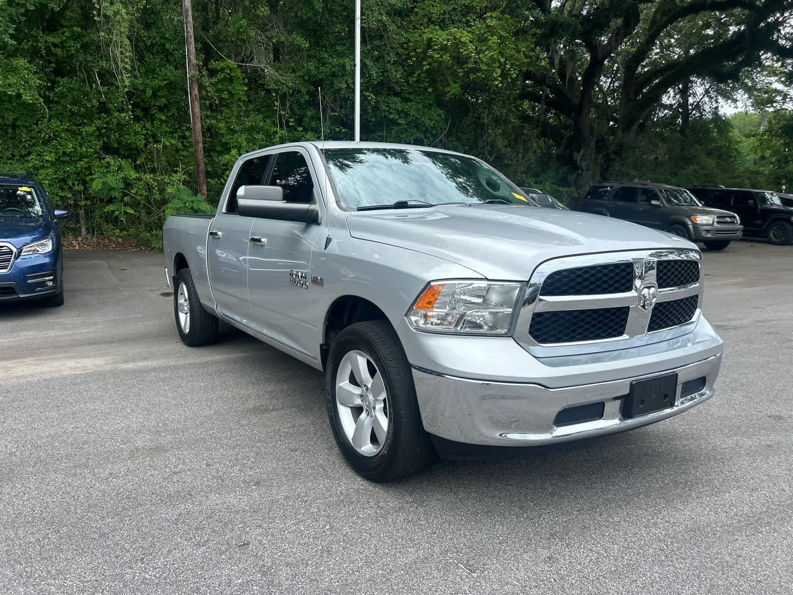 2018 Ram 1500 SLT photo 6