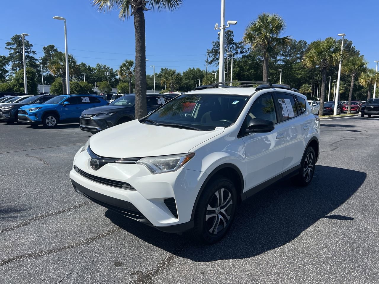 2017 Toyota RAV4 LE photo 4