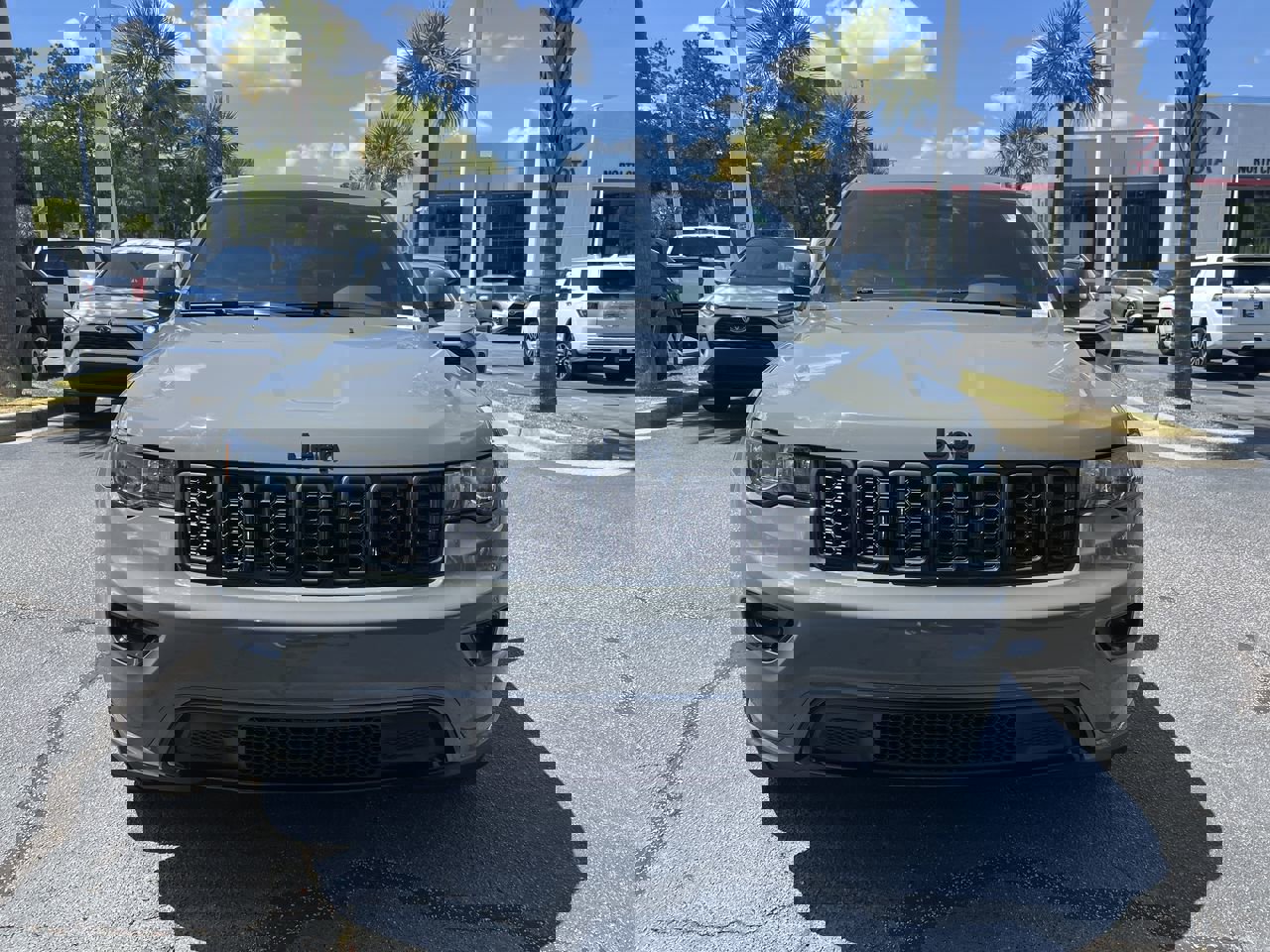 2021 Jeep Grand Cherokee Laredo X photo 2