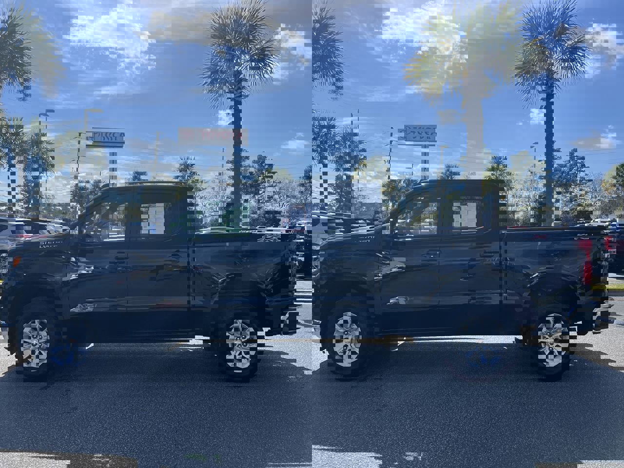 2025 Chevrolet Silverado 1500 LT photo 5