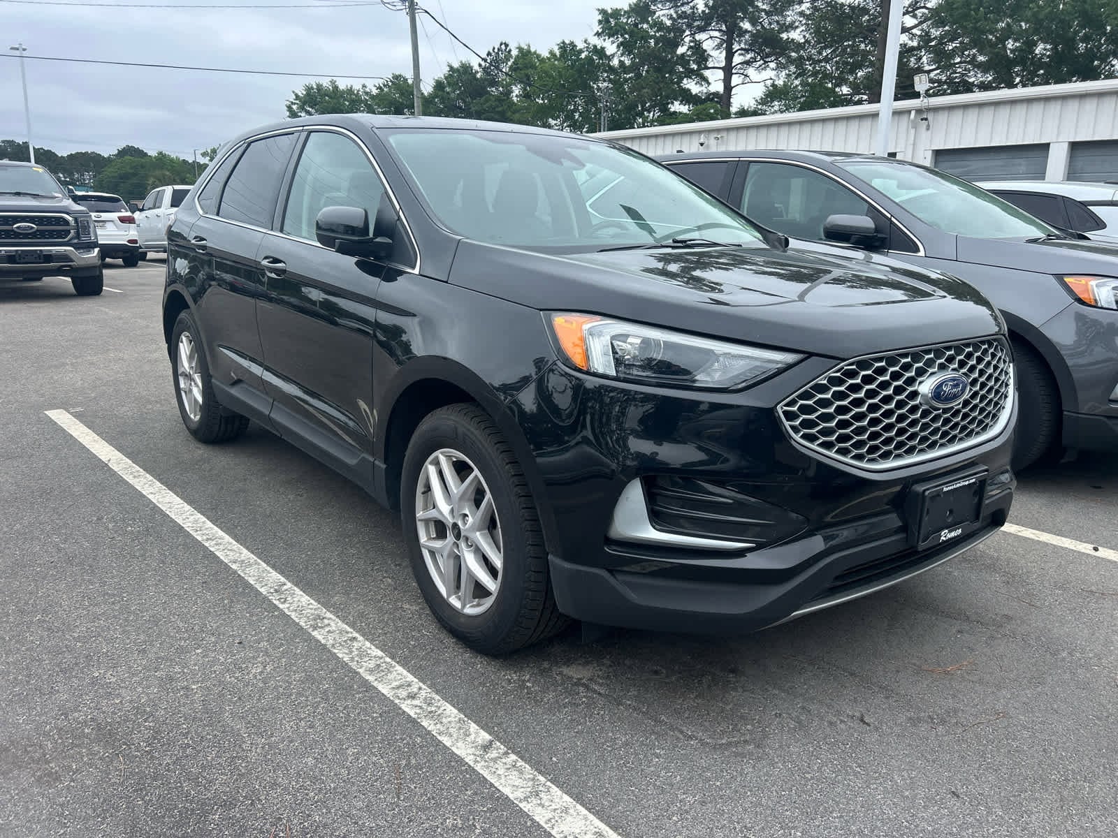 2023 Ford Edge SEL photo 5