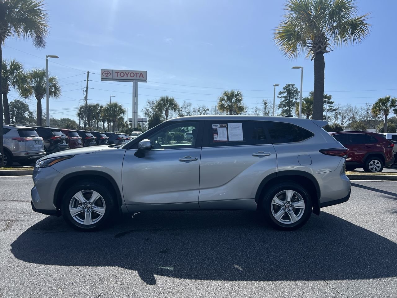 2024 Toyota Highlander LE photo 6