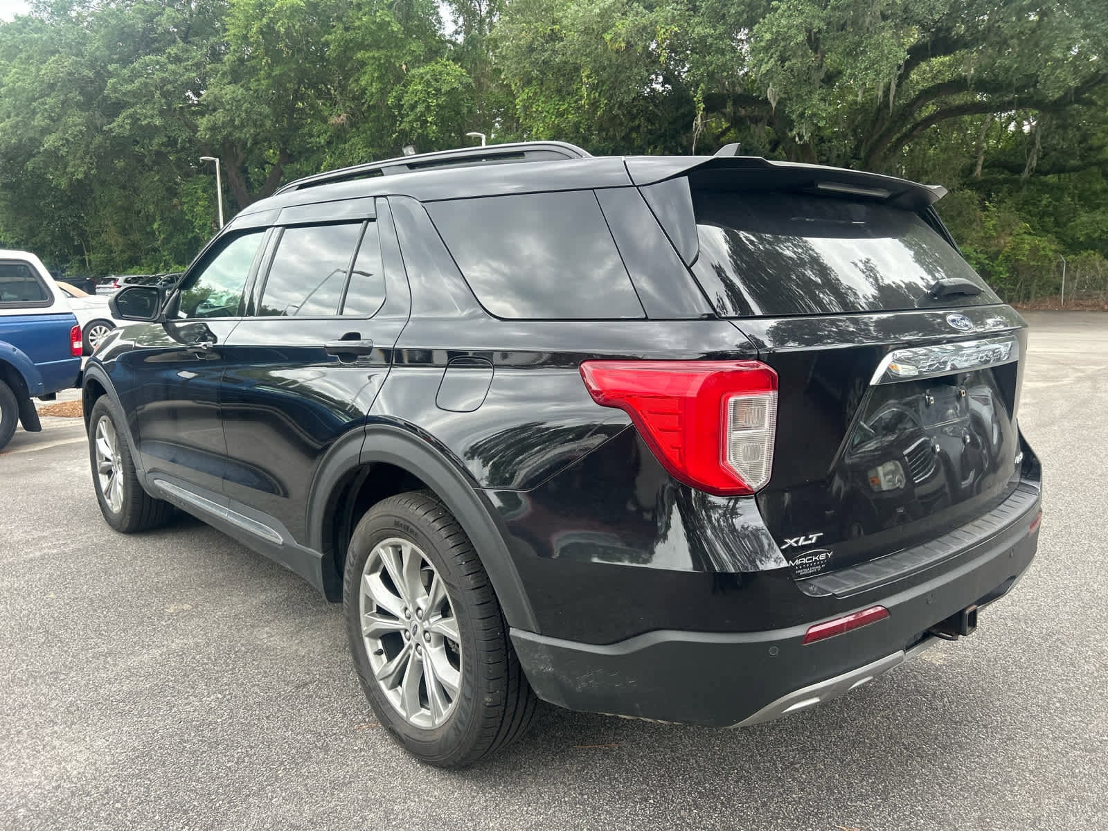 2021 Ford Explorer XLT photo 2