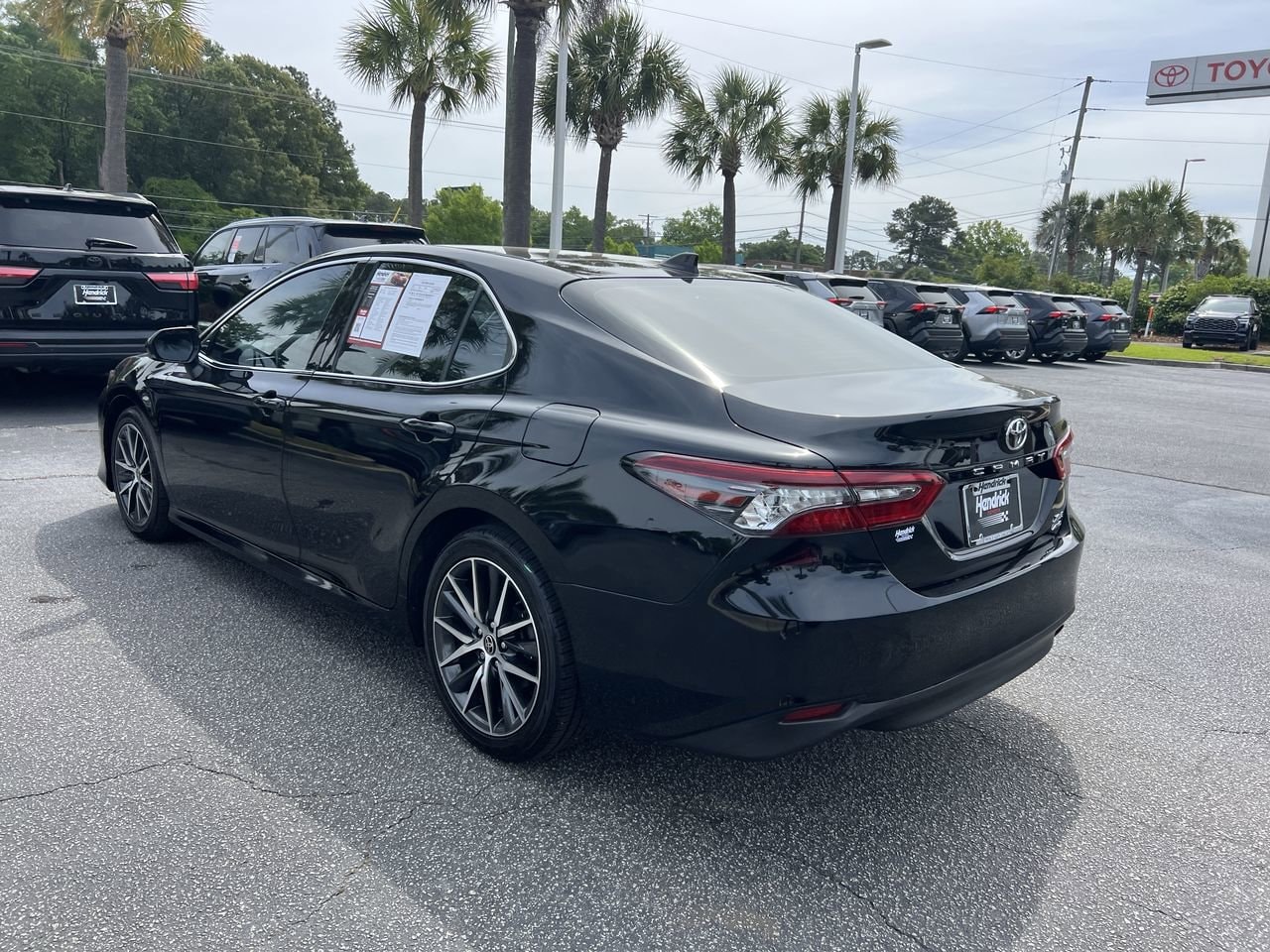 2023 Toyota Camry XLE photo 3