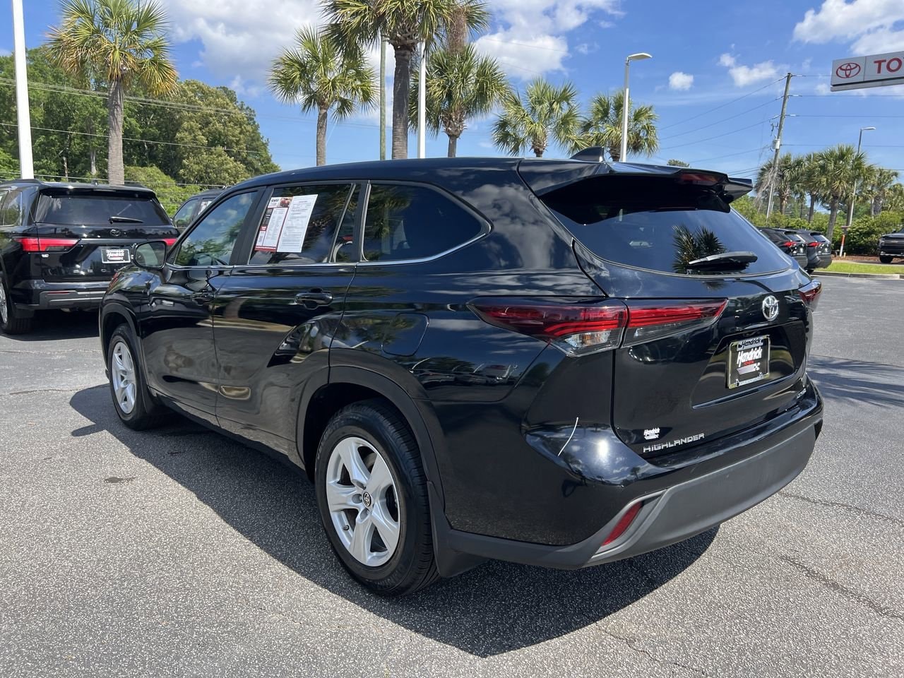 2024 Toyota Highlander LE photo 3