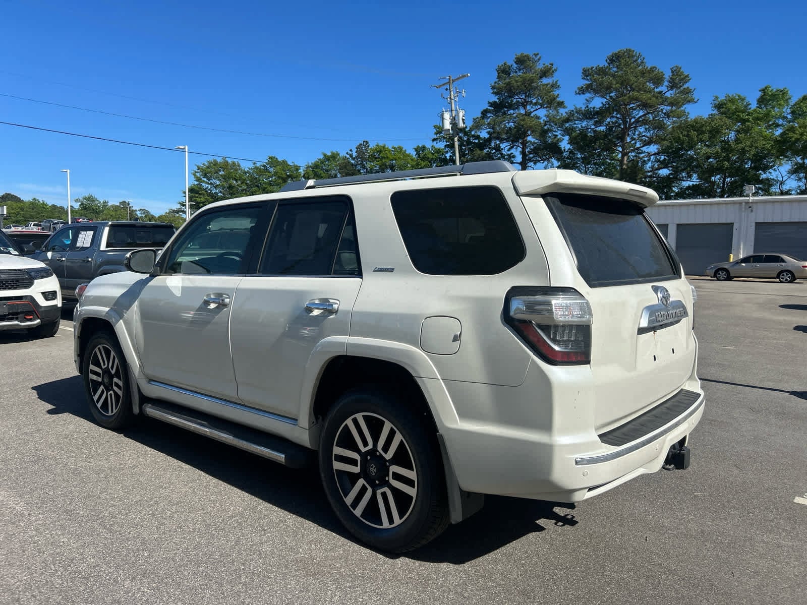 2022 Toyota 4Runner Limited photo 2