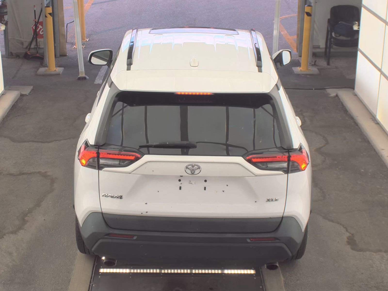 2019 Toyota RAV4 XLE Premium photo 6