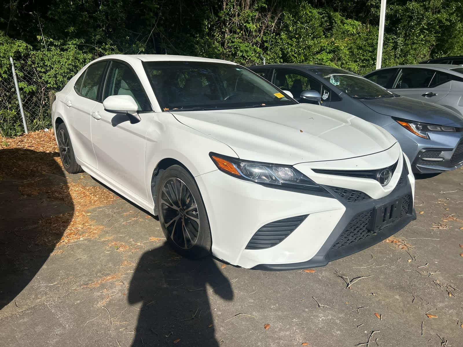 2018 Toyota Camry SE photo 3