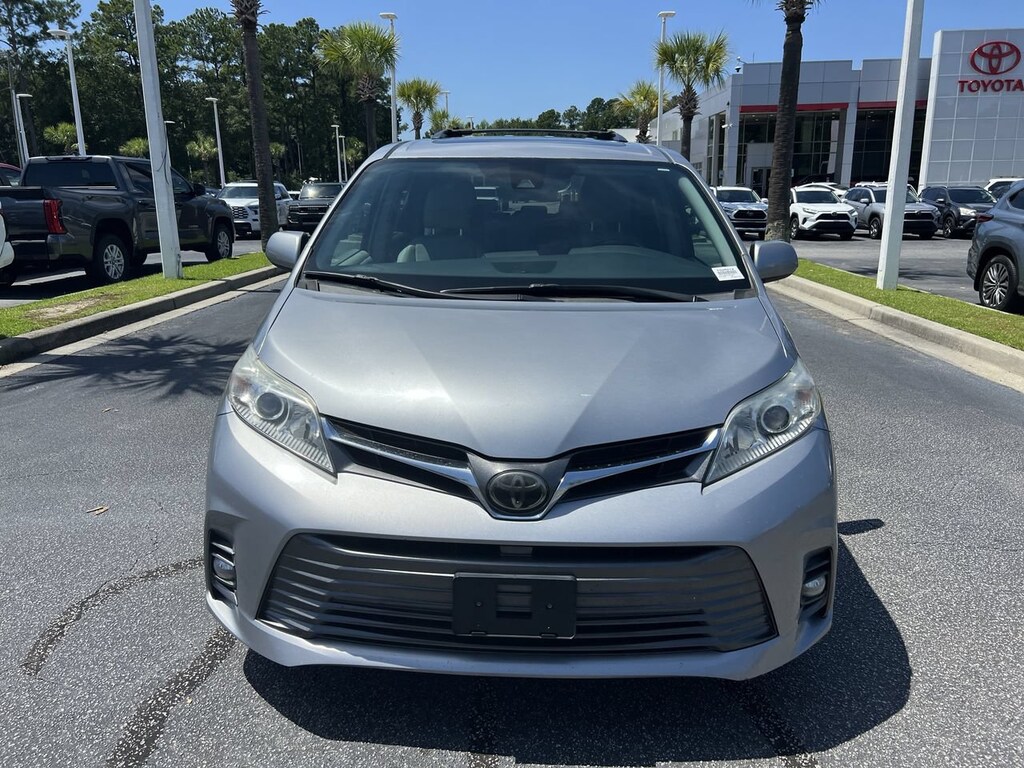 Used 2018 Toyota Sienna XLE Auto Access Seat Minivan