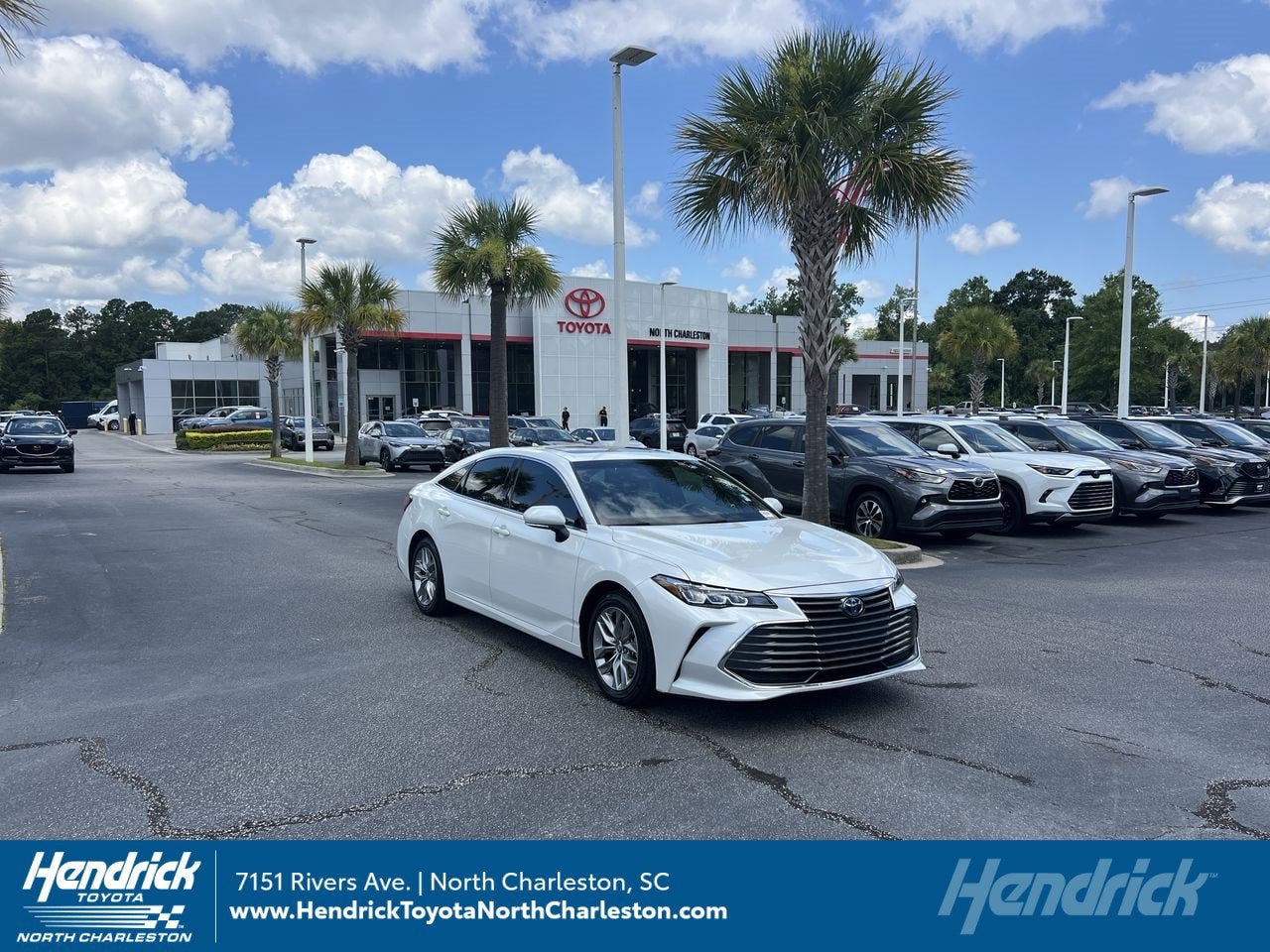 Toyota Avalon Hybrid XLE