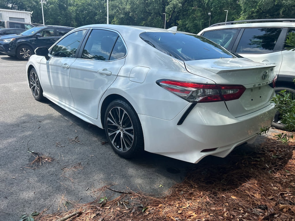 Used 2019 Toyota Camry SE Sedan