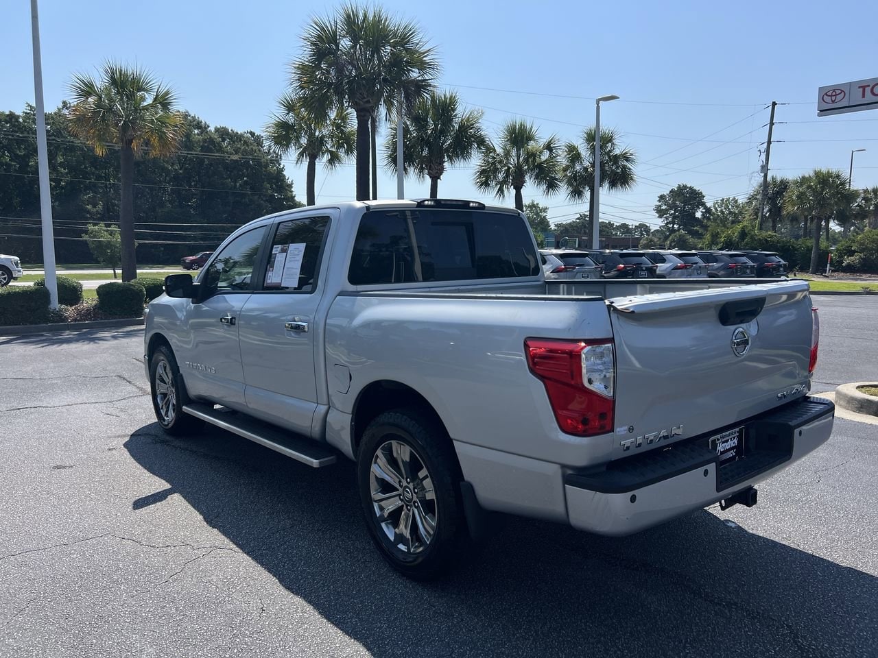 Nissan Titan SV