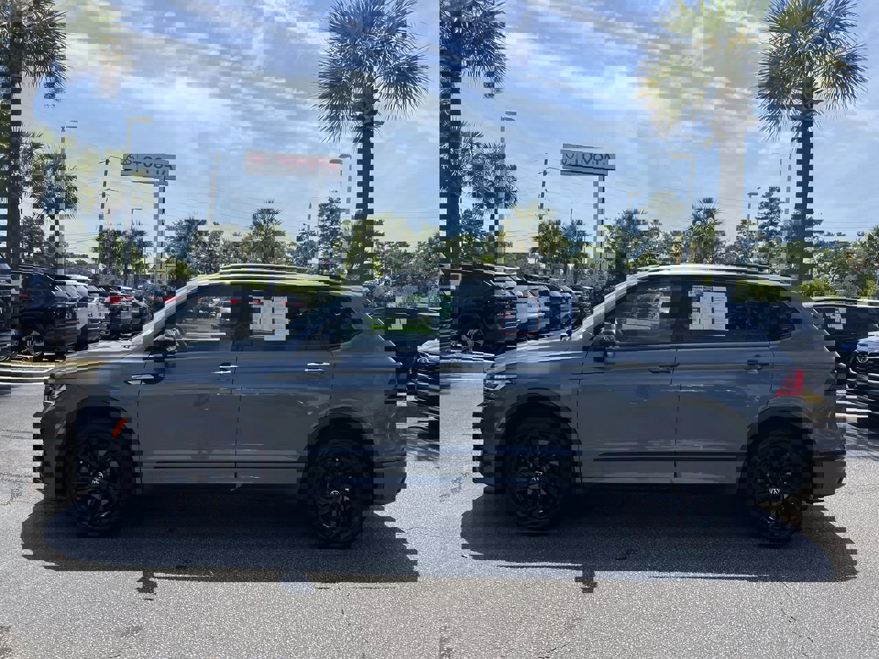 2024 Volkswagen Tiguan SE R-Line Black photo 6