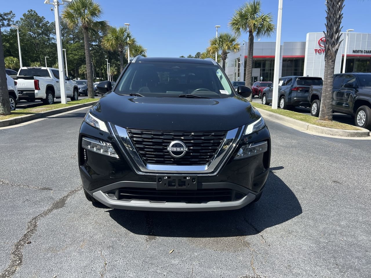 2023 Nissan Rogue SV photo 2