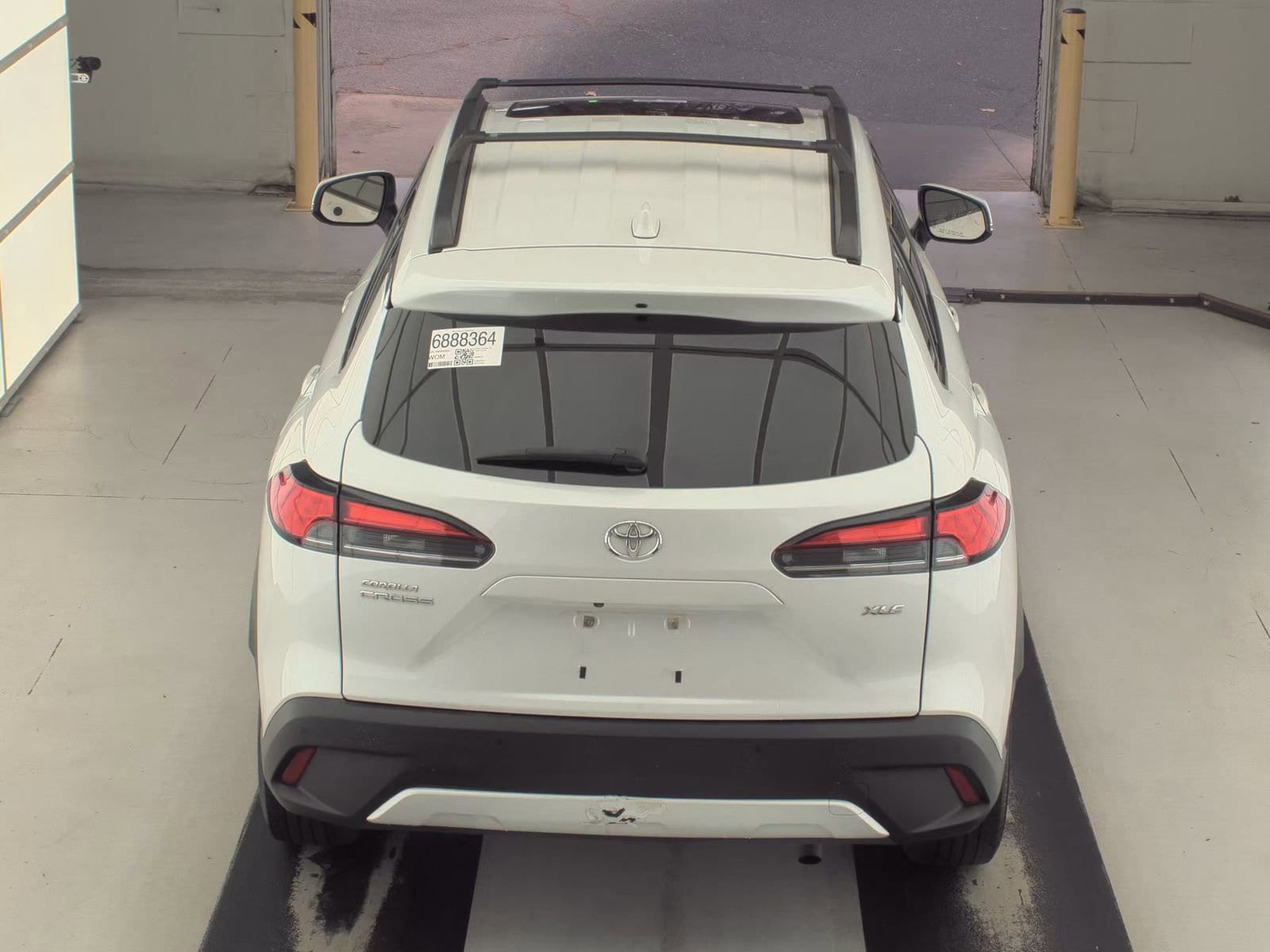 2022 Toyota Corolla Cross XLE photo 6