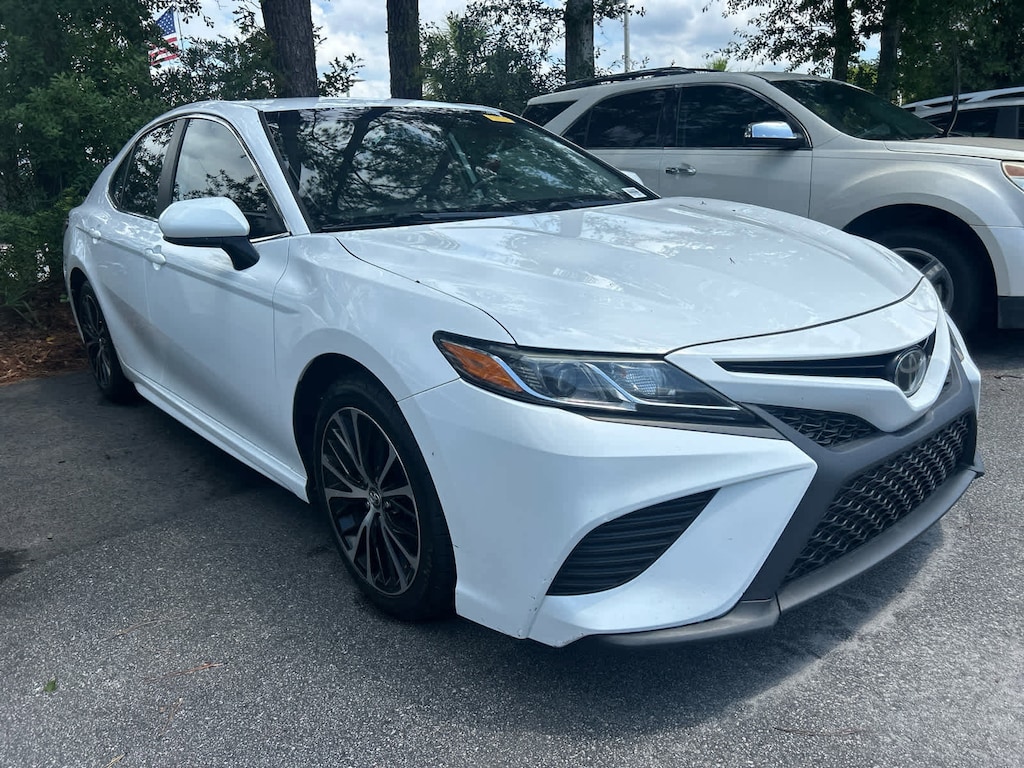 Used 2019 Toyota Camry SE Sedan