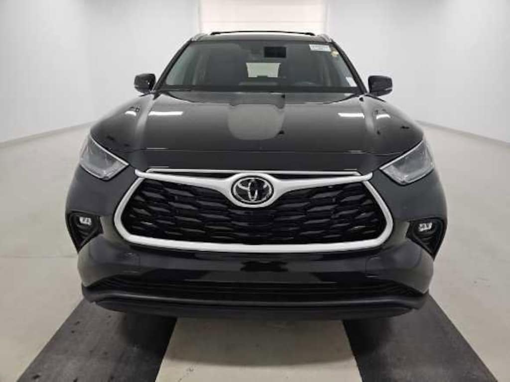 Used 2023 Toyota Highlander XLE SUV