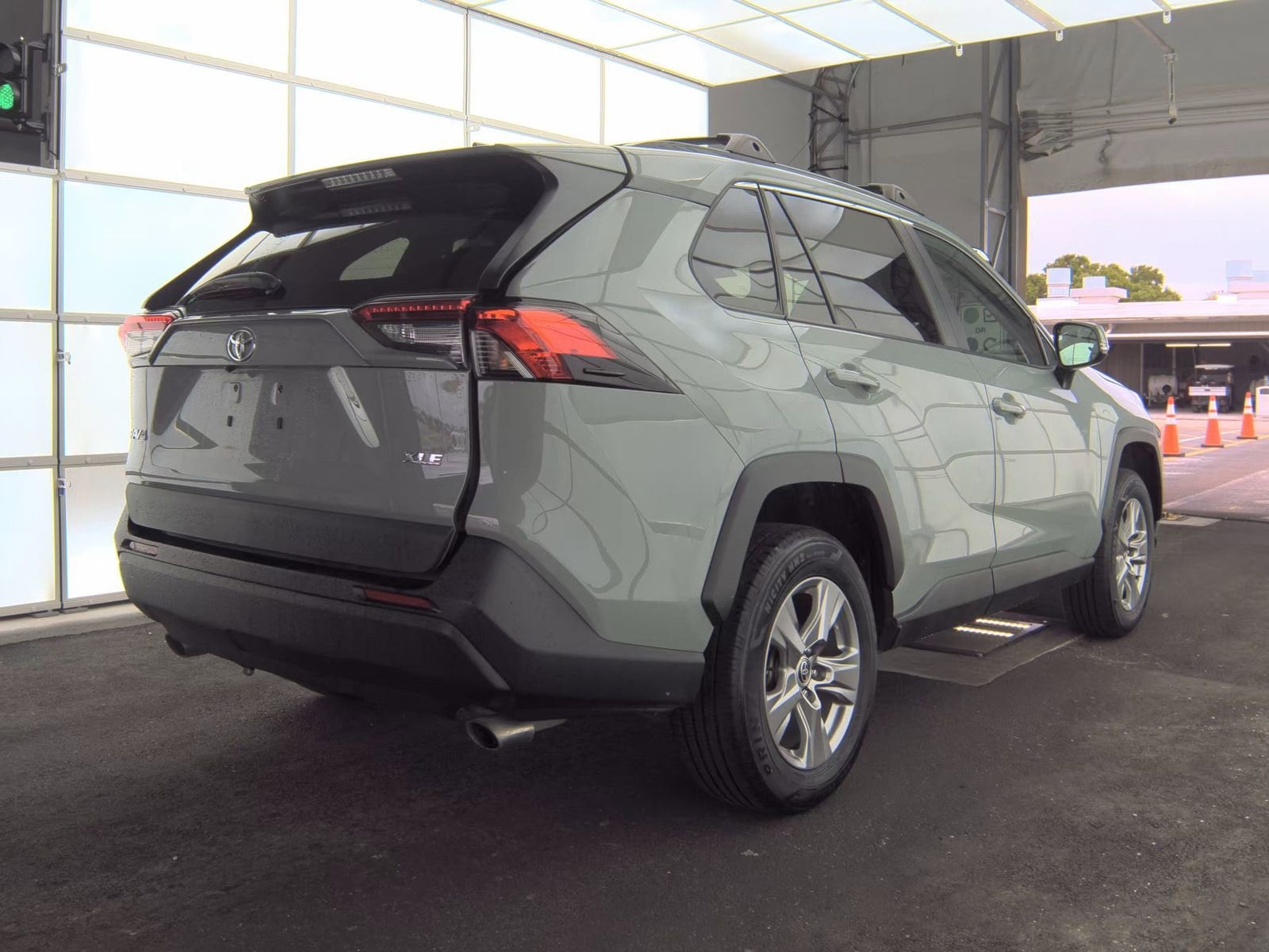 2023 Toyota RAV4 XLE photo 6