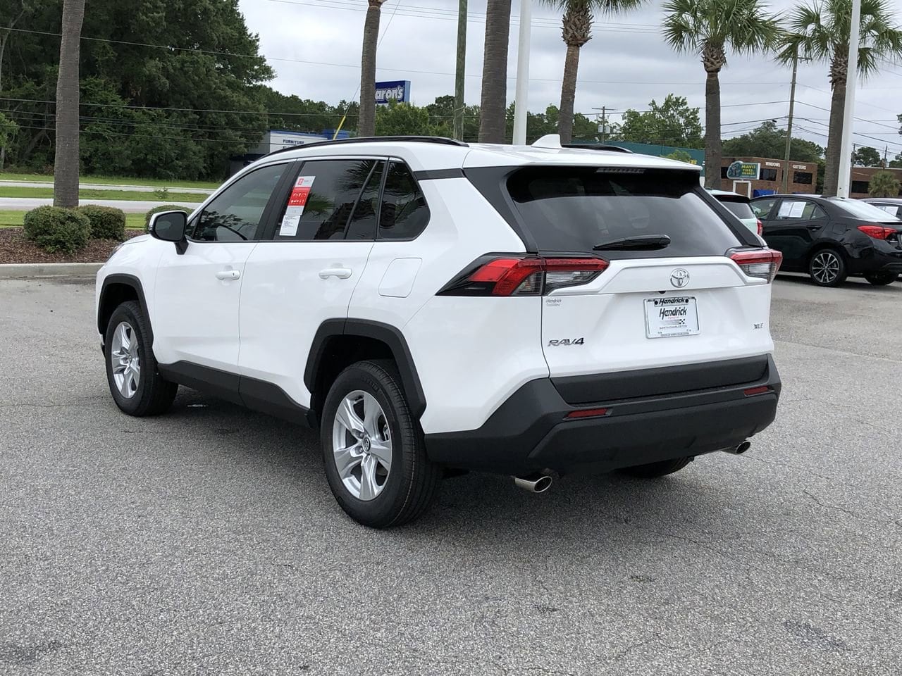 2020 Toyota RAV4 XLE photo 6