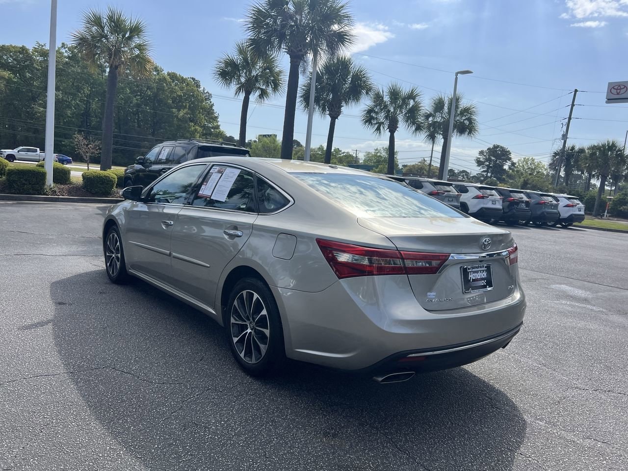 2017 Toyota Avalon XLE Premium photo 3